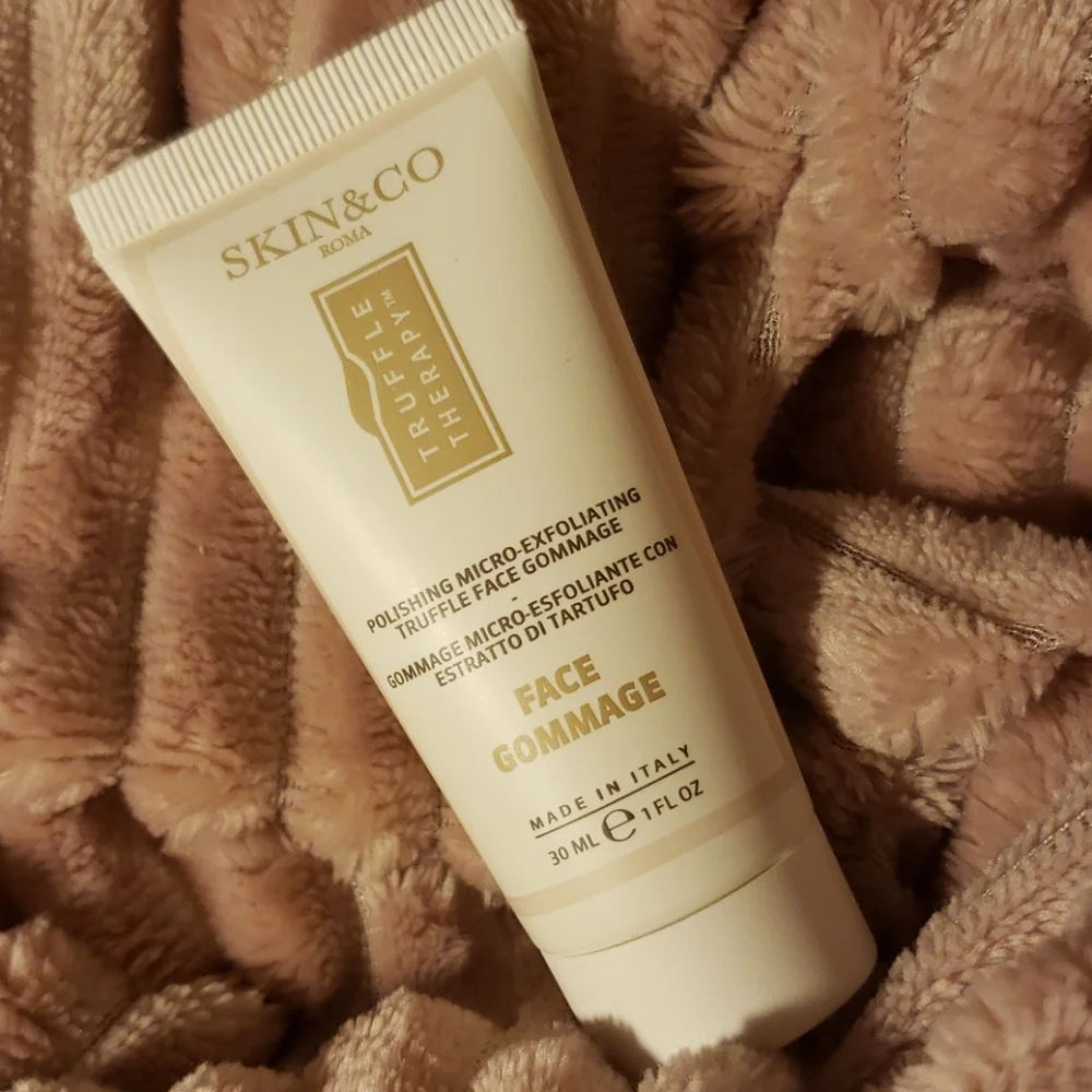SKIN&CO TRUFFLE THERAPY FACE GOMMAGE.